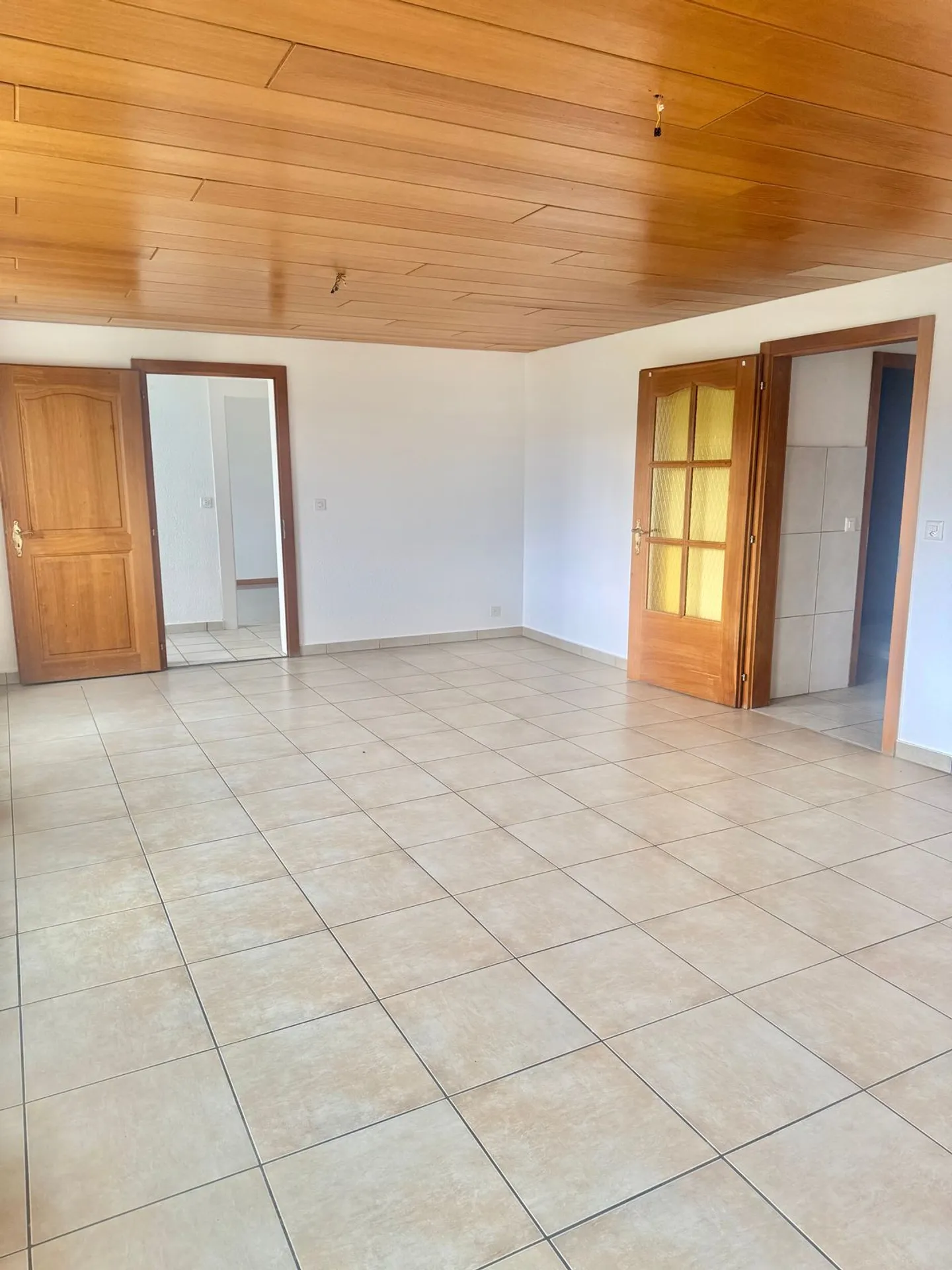 Raum und Ruhe: hervorragende 4,5 Zimmer mit außergewöhnlichem Garten - Foto 6 von 13