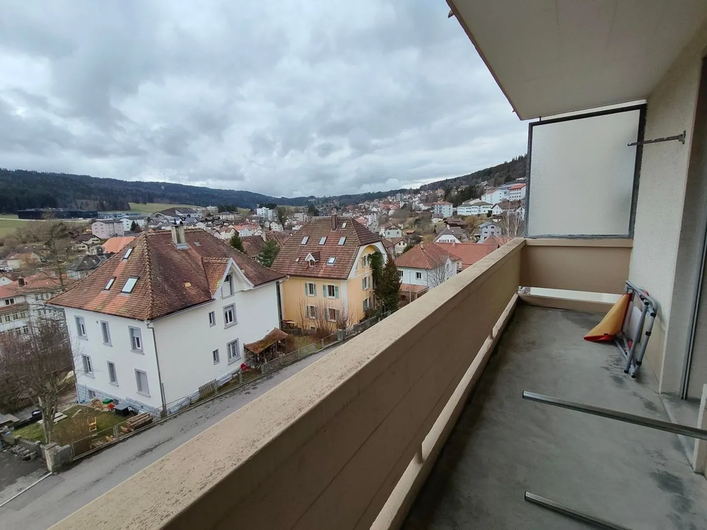 Renovated 2-room apartment with balcony - Photo 5 of 5