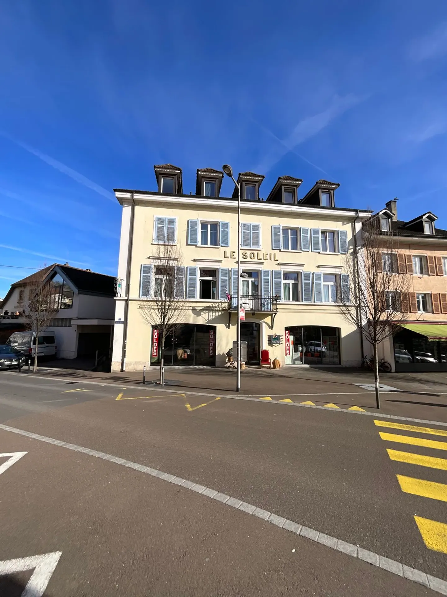 Premises with shop windows ideally located in the heart of Delémont - Photo 1 of 1