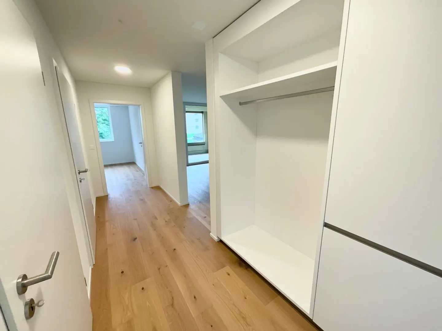 Nuovi appartamenti di 2,5 stanze con loggia - Comfort moderno, sostenibilità e qualità della vita nel cuore del villaggio - Foto 6 di 9