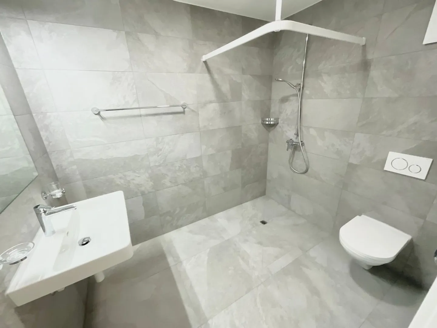 Nuovi appartamenti di 2.5 stanze con Loggia - Foto 6 di 8