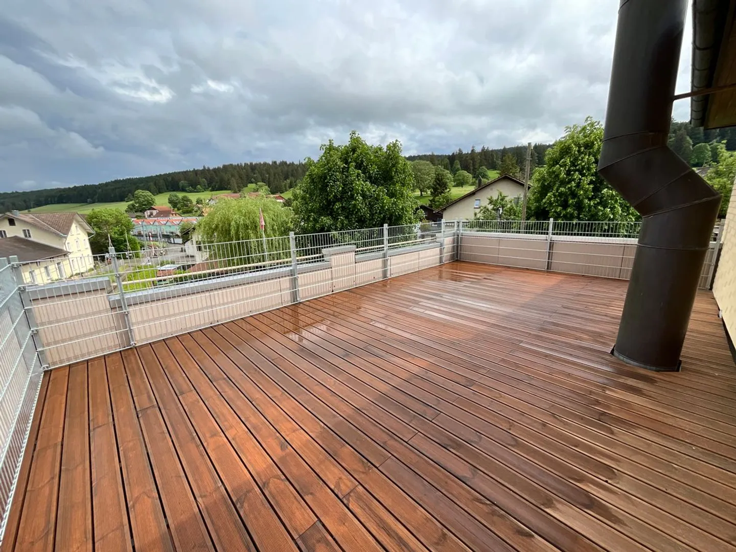 Charmant 3.5 pièces lumineux avec grande terrasse à Tramelan - Foto 13 von 13