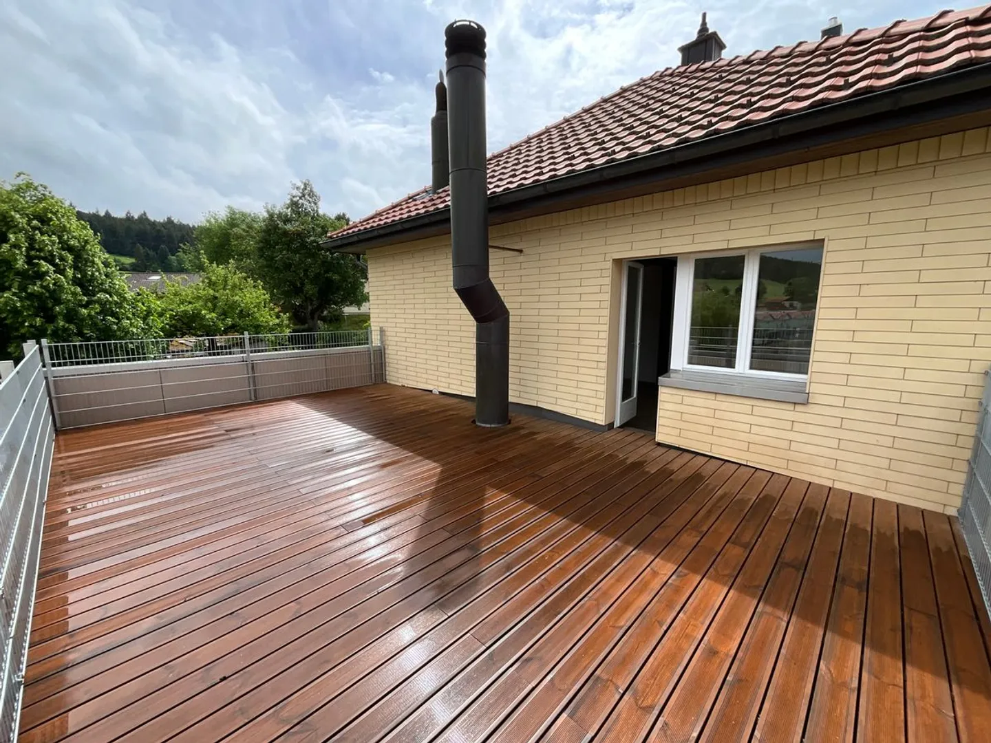 Charmant 3.5 pièces lumineux avec grande terrasse à Tramelan - Foto 11 von 13