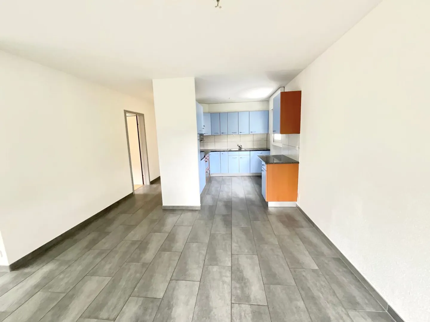 Beautiful bright 4.5 room apartment with balcony - Photo 2 of 8