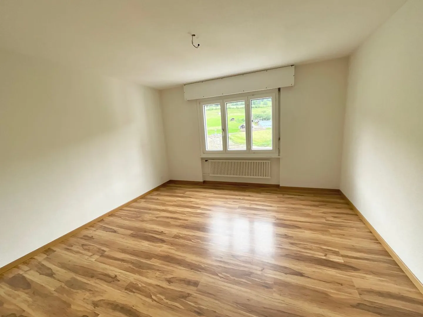 Beautiful bright 4.5 room apartment with balcony - Photo 7 of 8