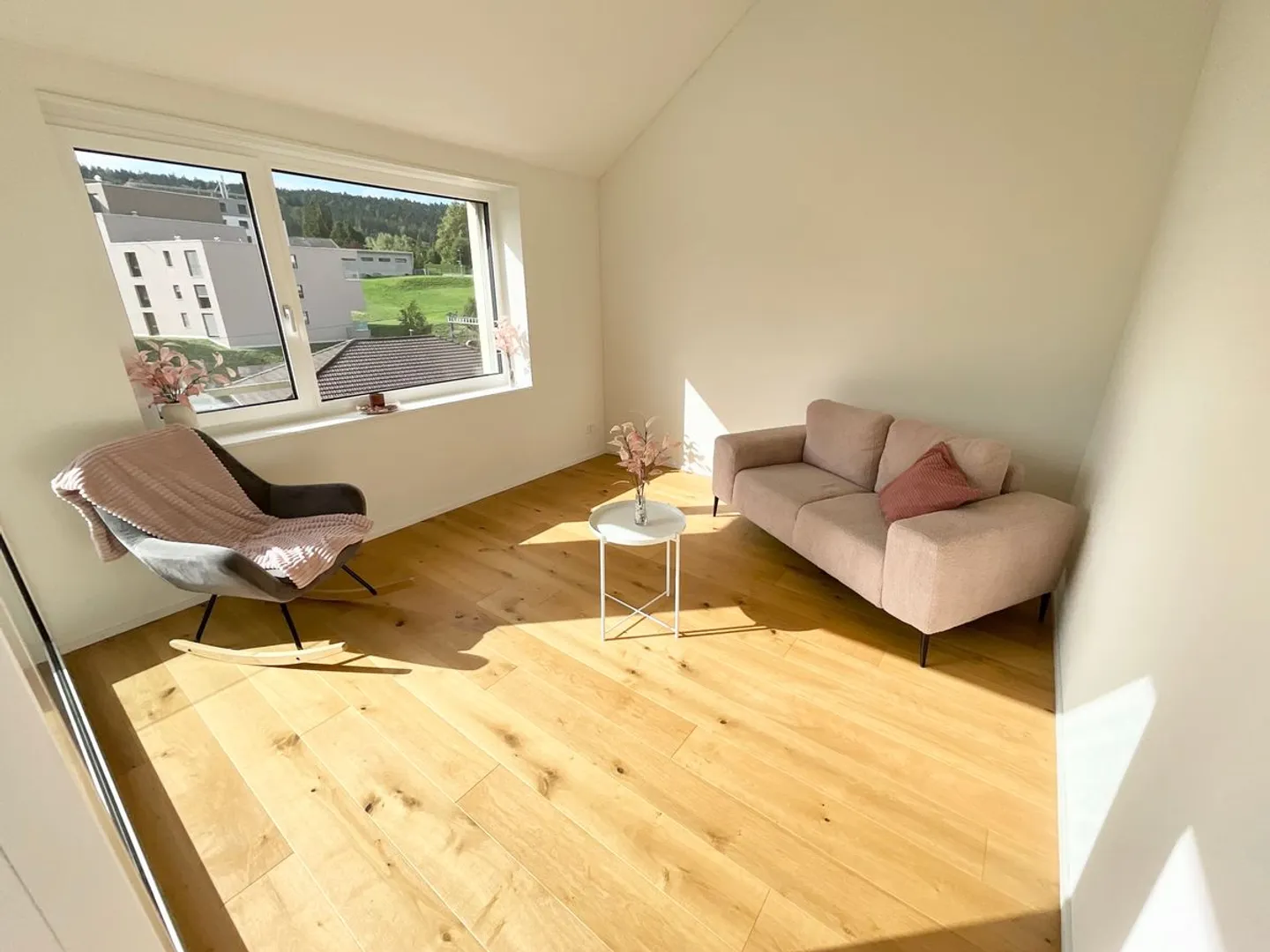New 3.5-room apartments with loggia - Modern and ecological building in the heart of the village - Photo 2 of 13