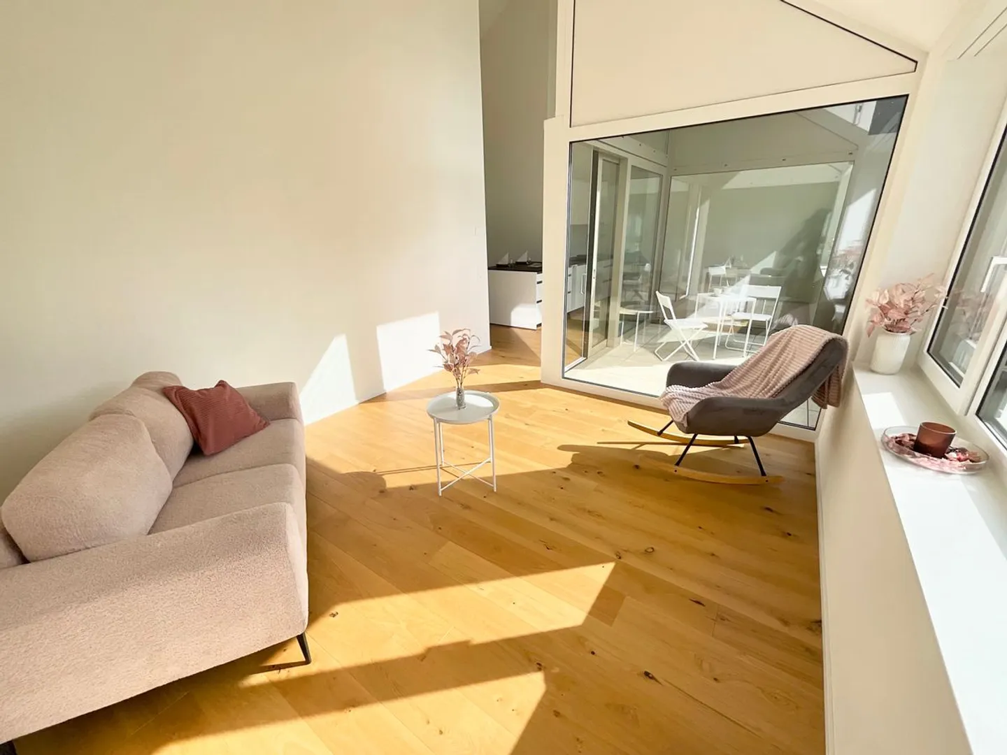 New 3.5-room apartments with loggia - Modern and ecological building in the heart of the village - Photo 3 of 13