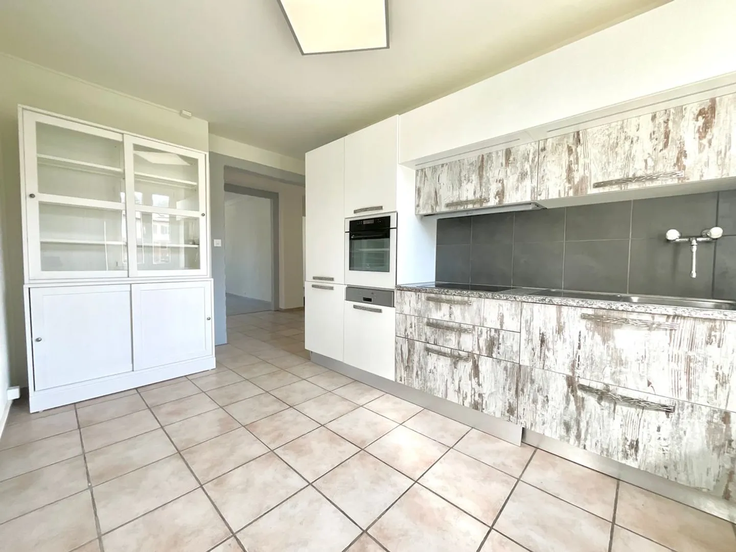 Super 4.5-room apartment with balcony - Photo 2 of 10
