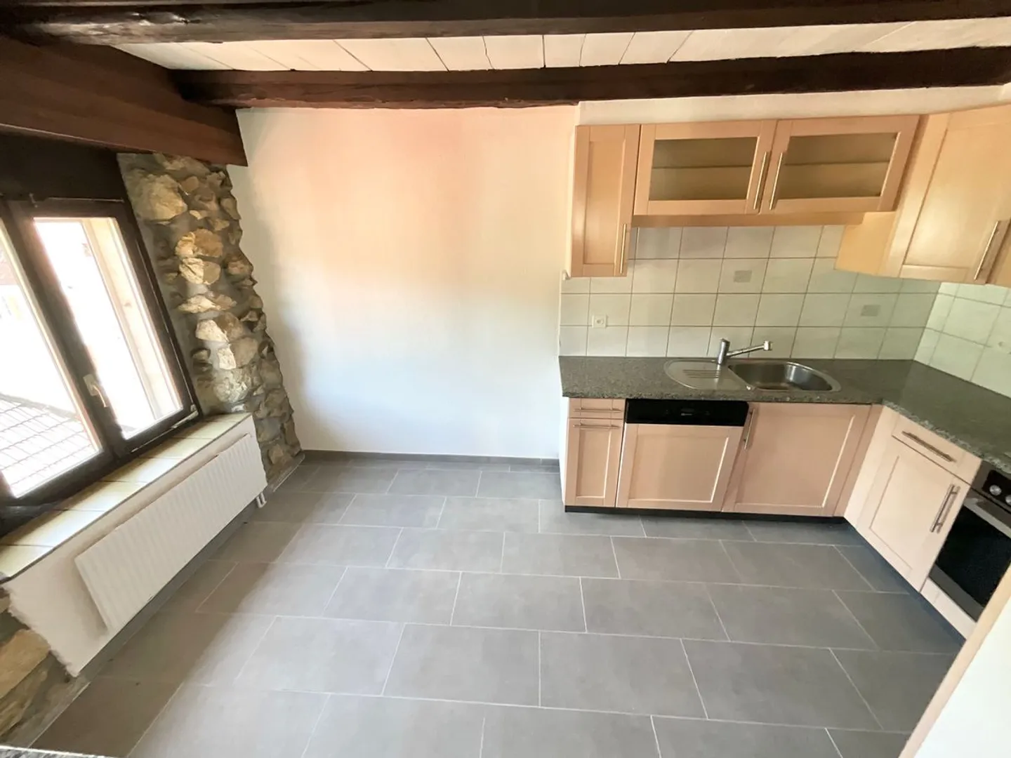 Geräumige renovierte 4,5-Zimmer-Wohnung - Foto 2 von 8