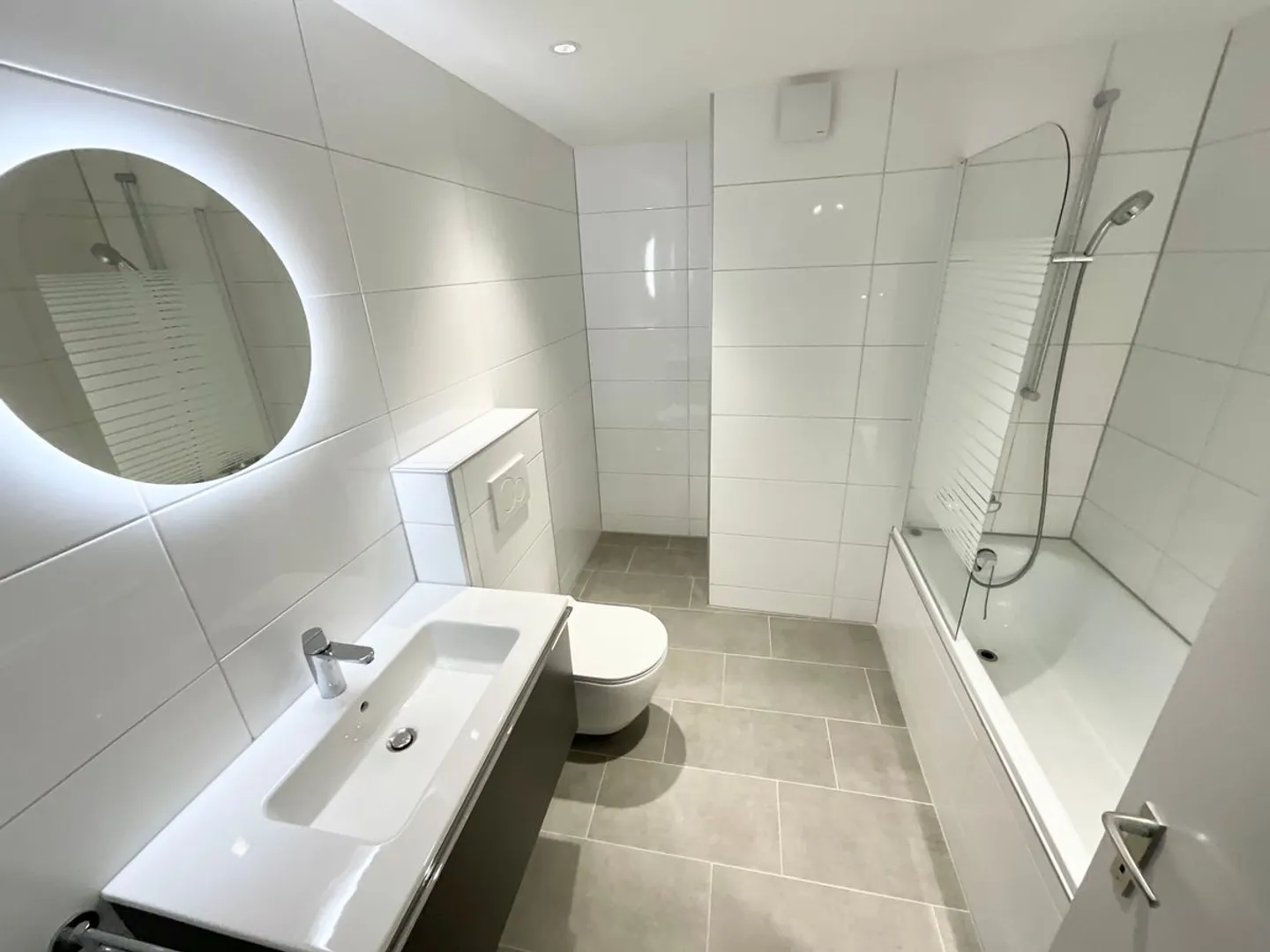 Geräumige renovierte 4,5-Zimmer-Wohnung - Foto 4 von 8