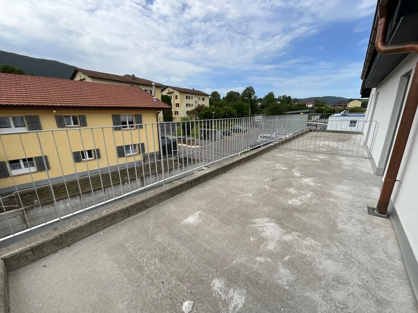 Charmant appartement de 3.5 pièces neuf avec grande terrasse - Photo 8 sur 9