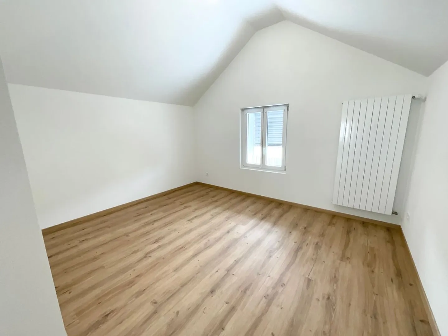 Charmant appartement de 3.5 pièces neuf avec grande terrasse - Photo 4 sur 9
