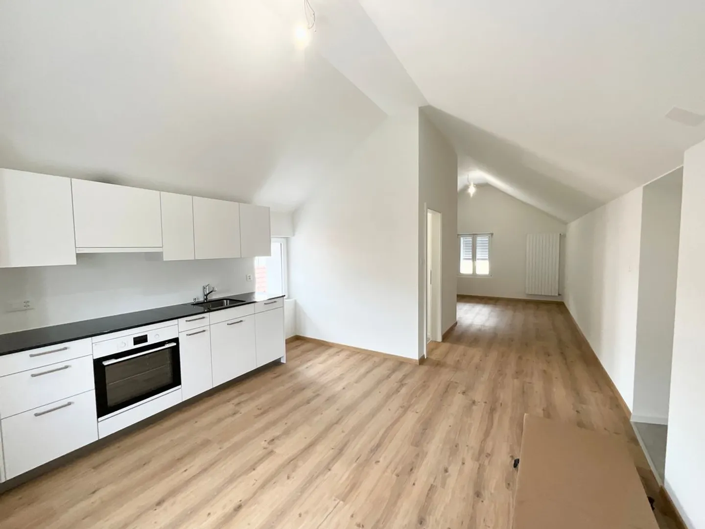 Charmant appartement de 3.5 pièces neuf avec grande terrasse - Photo 3 sur 9