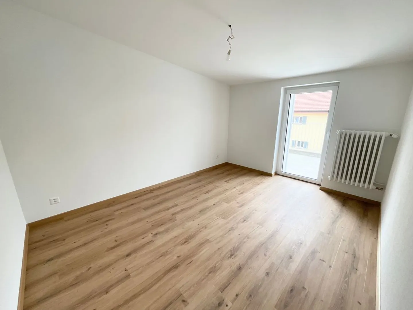 Appartement de 3 pièces neuf avec grande terrasse - Photo 3 sur 7