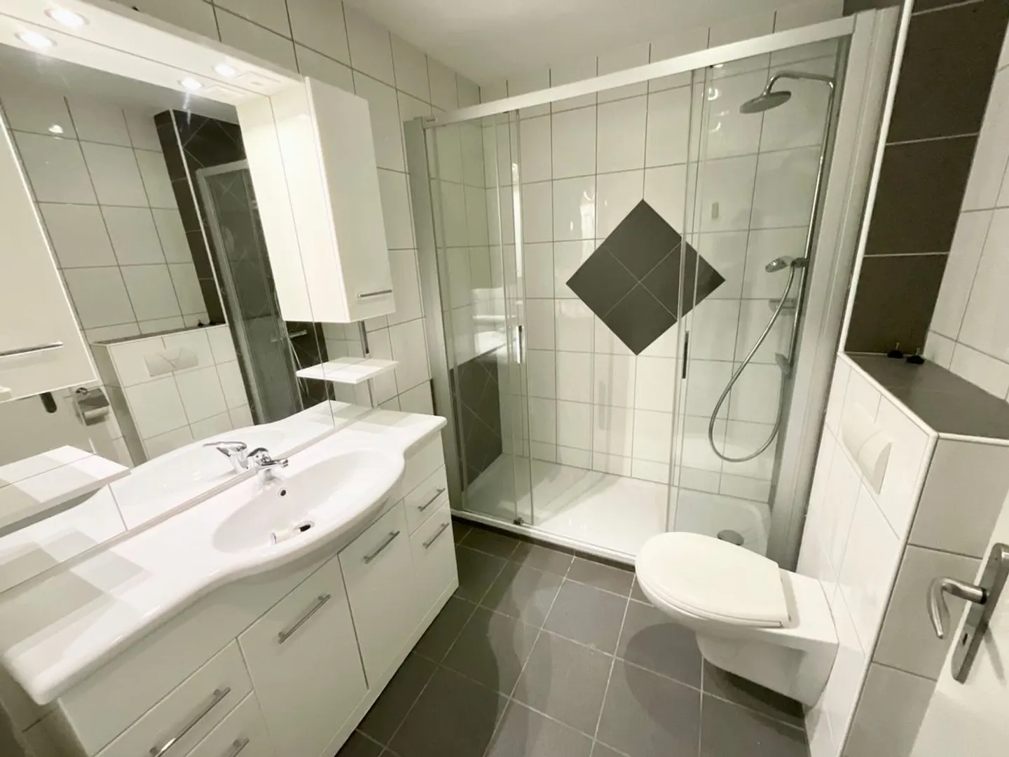 Bright 3-room apartment in the village center - Photo 6 of 6