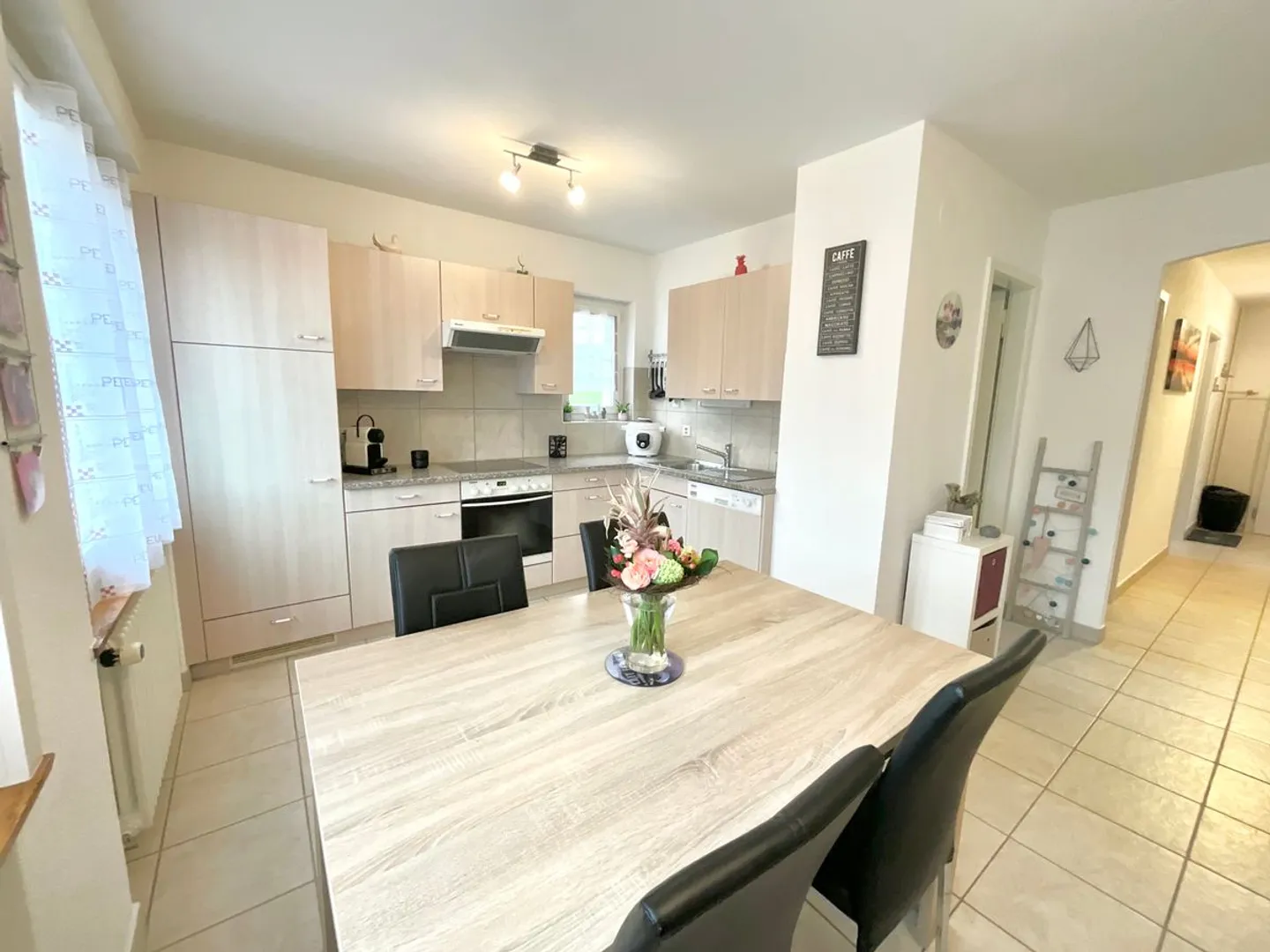 3.5-room apartment of 80 m² with balcony - Photo 2 of 9