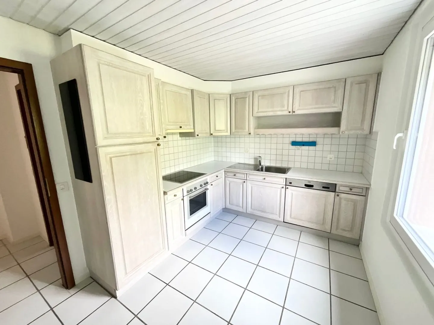 Appartement rénové de 3 pièces avec terrasse et vue dégagée - Photo 1 of 7