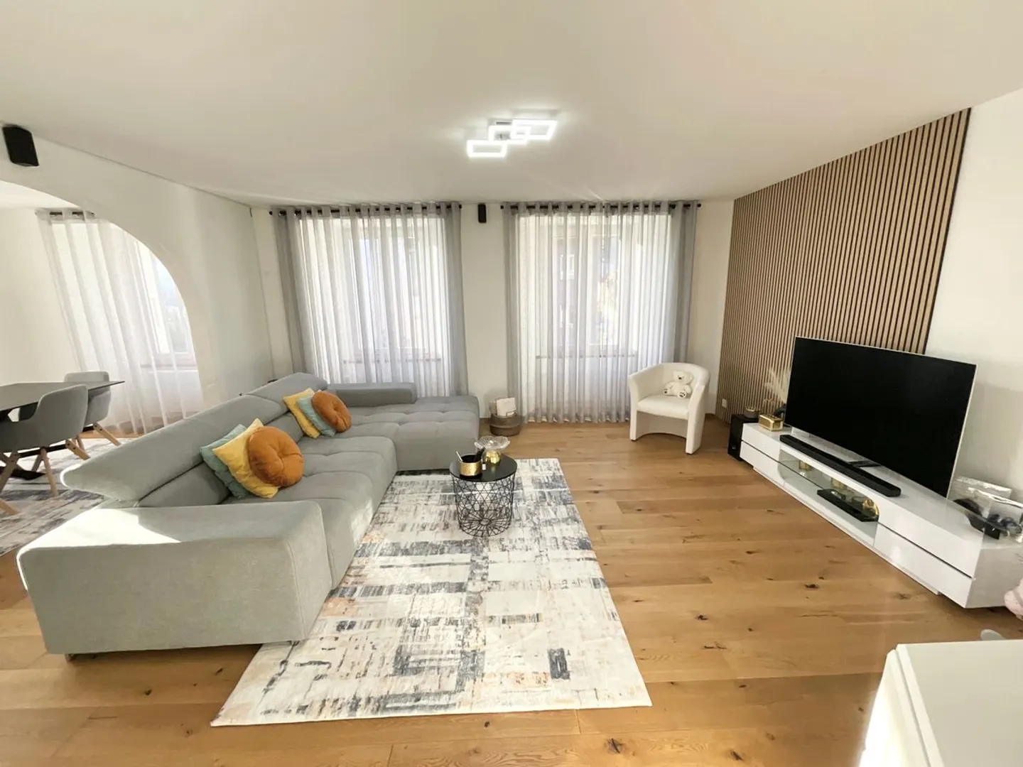 Spazioso appartamento duplex di 5,5 locali con camini - Foto 1 di 13