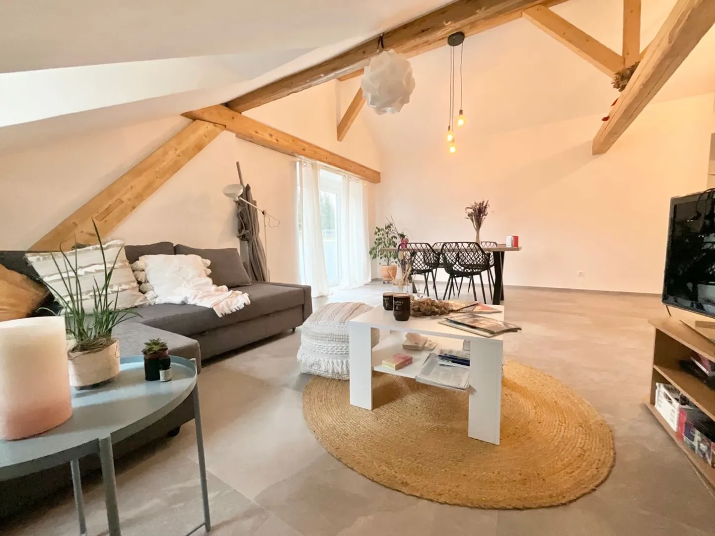 The charm of exposed beams - Spacious 3-room apartment - Photo 1 of 9