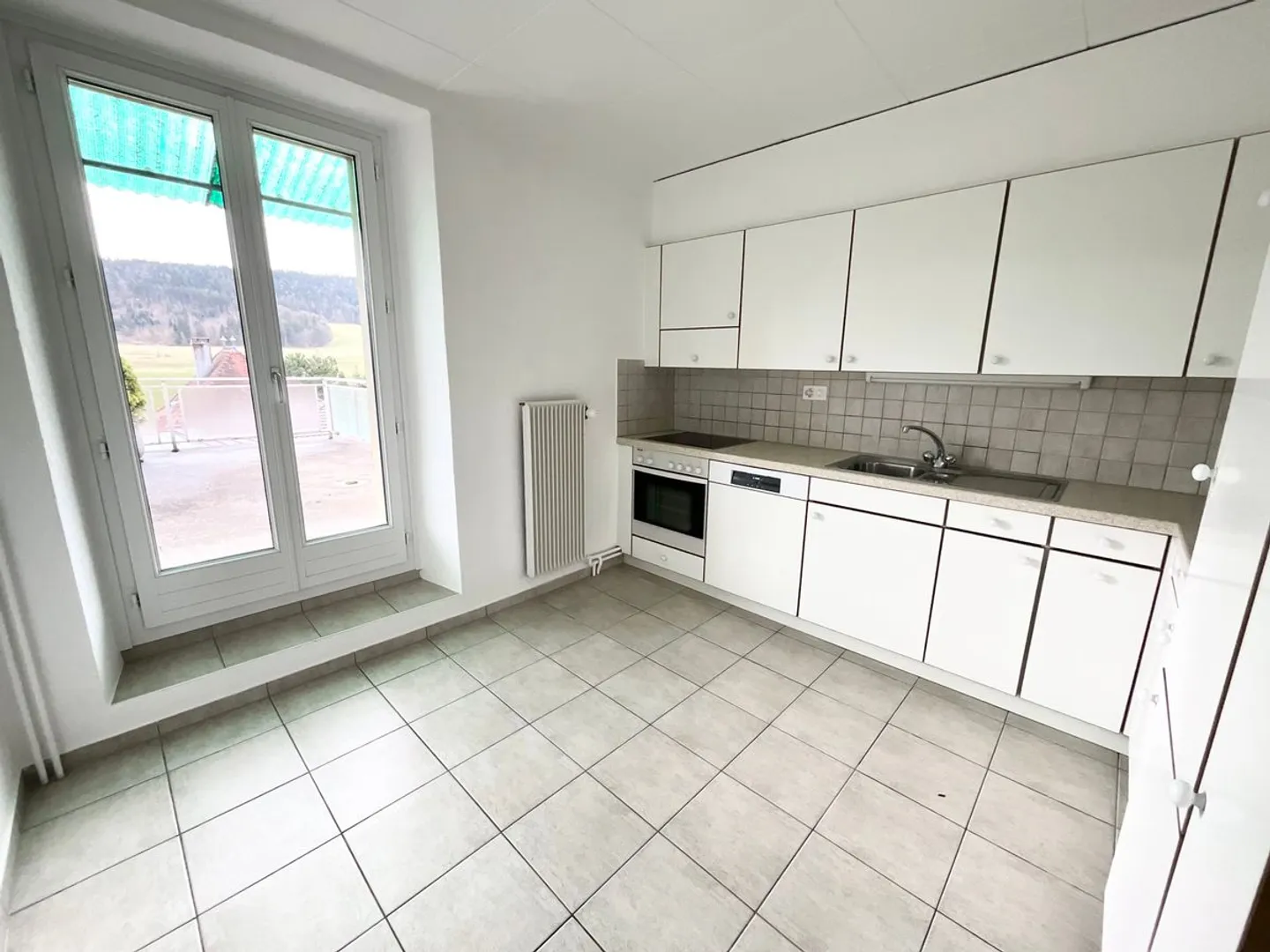 Charming 4-room apartment with large terrace in the heart of Tramelan - Photo 2 of 10