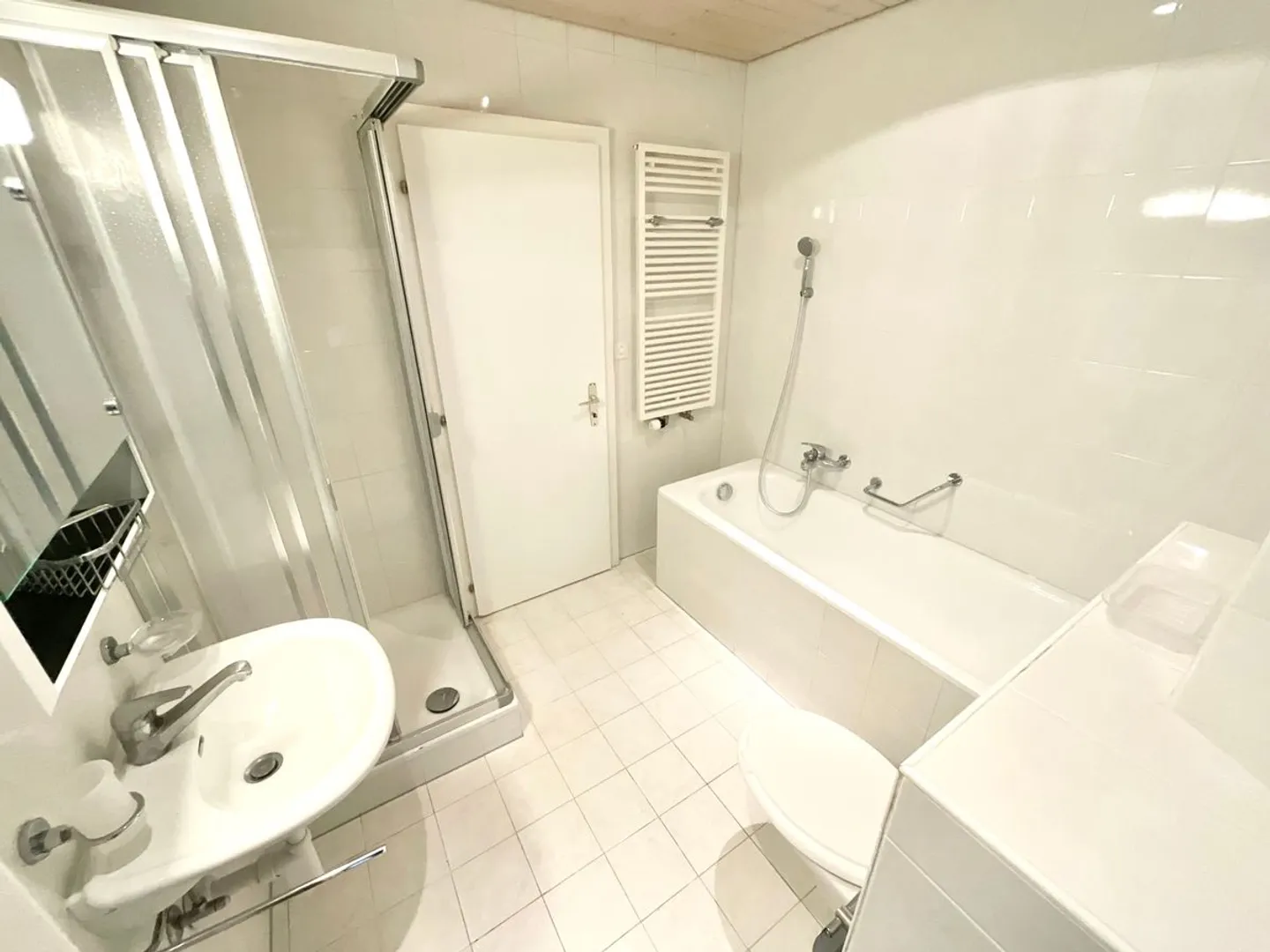 Charming 4-room apartment with large terrace in the heart of Tramelan - Photo 4 of 10