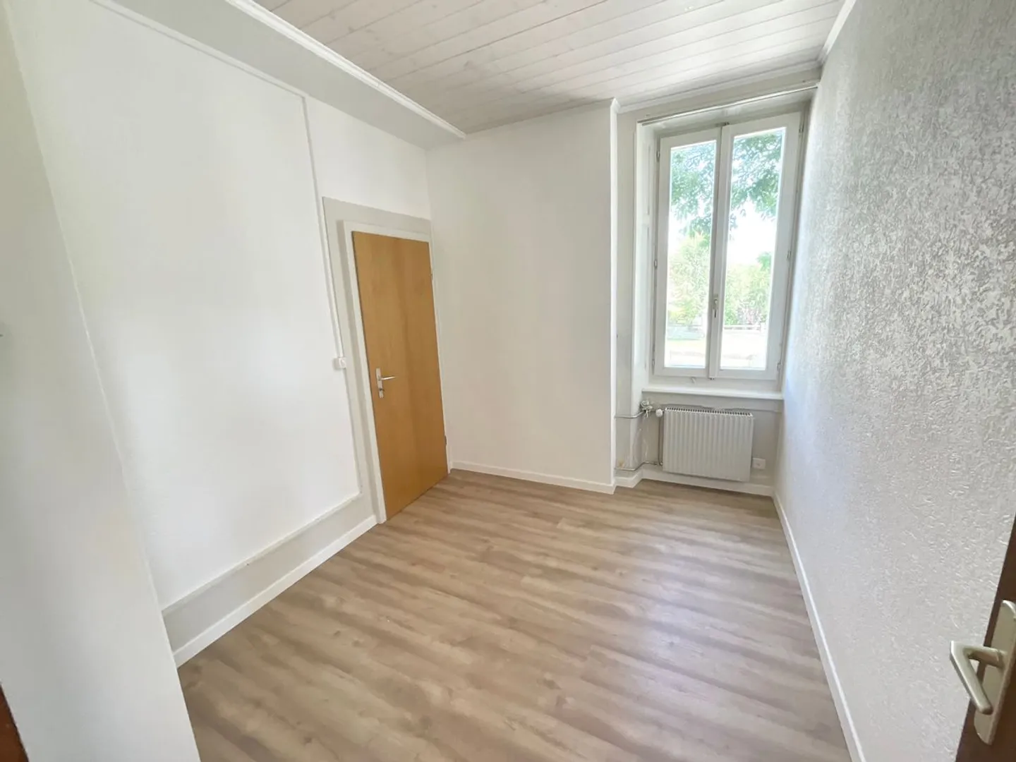 Appartement lumineux au rez-de-chaussée - beaux volumes et espaces polyvalents - Photo 10 sur 13
