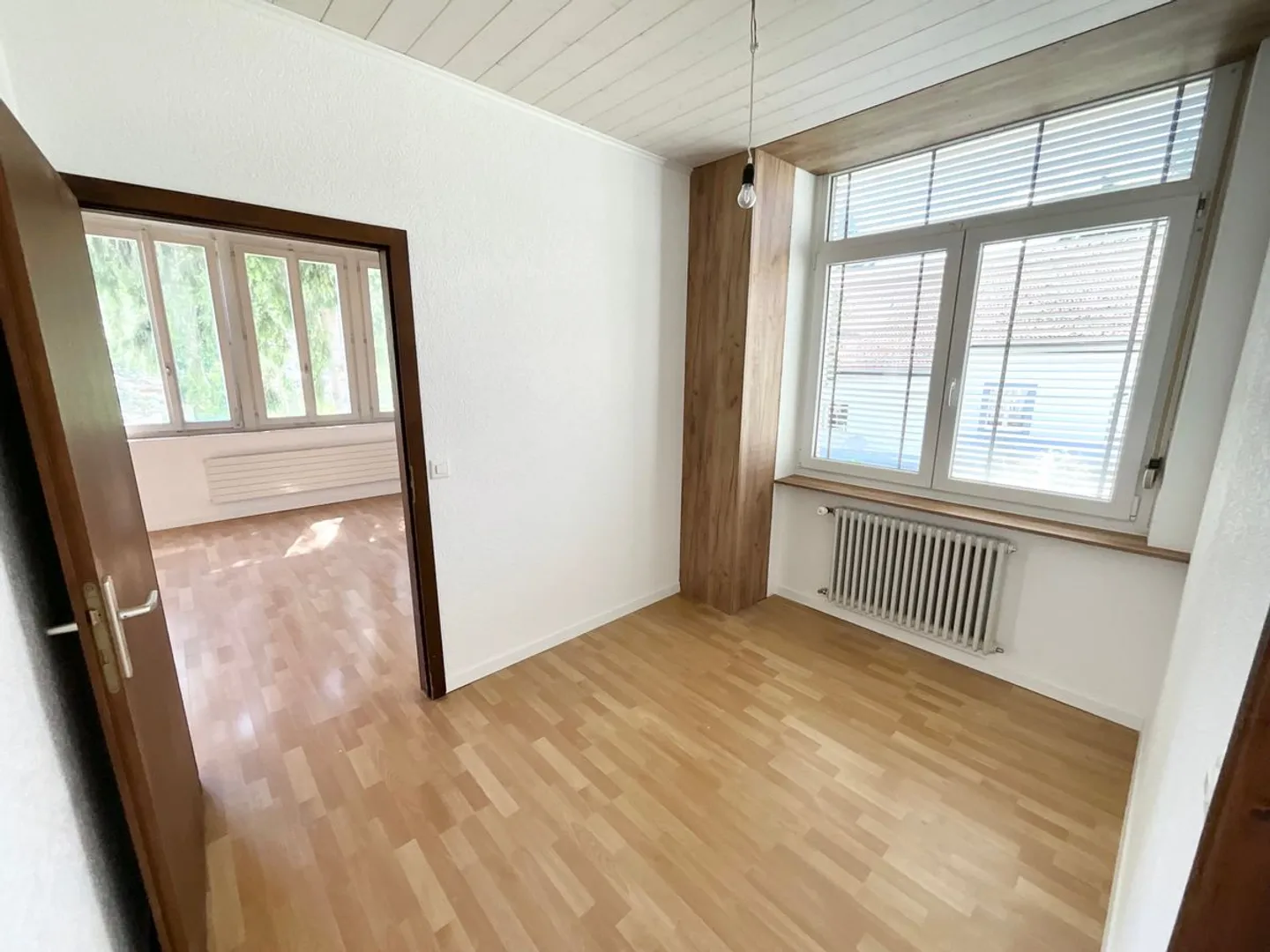 Appartement lumineux au rez-de-chaussée - beaux volumes et espaces polyvalents - Photo 11 sur 13