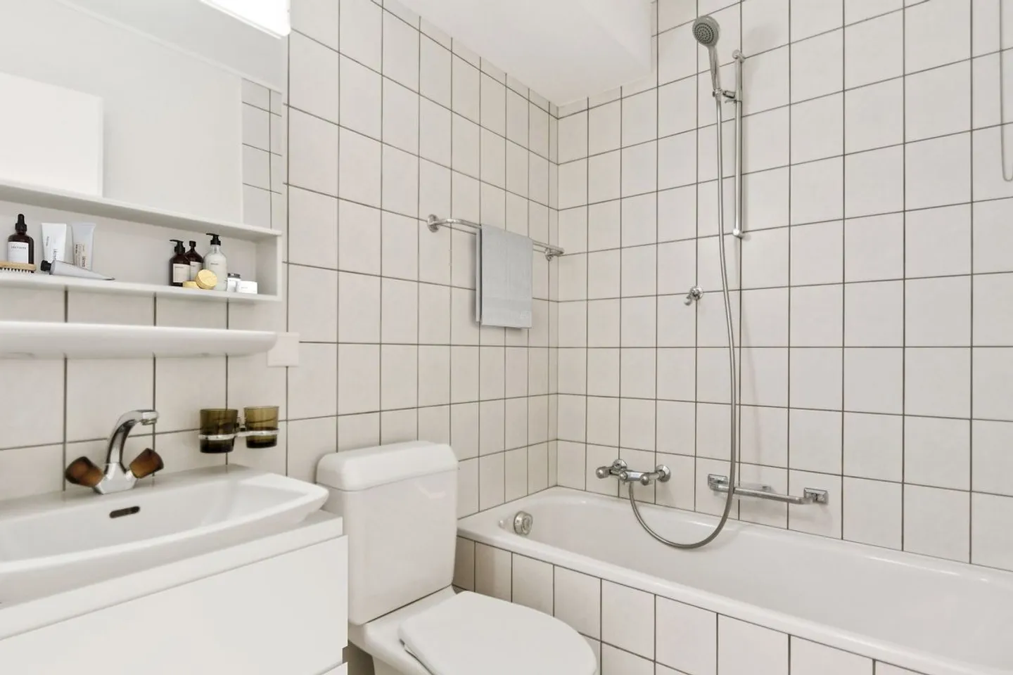 Appartement lumineux de 3 pièces avec grand balcon - Photo 3 sur 5