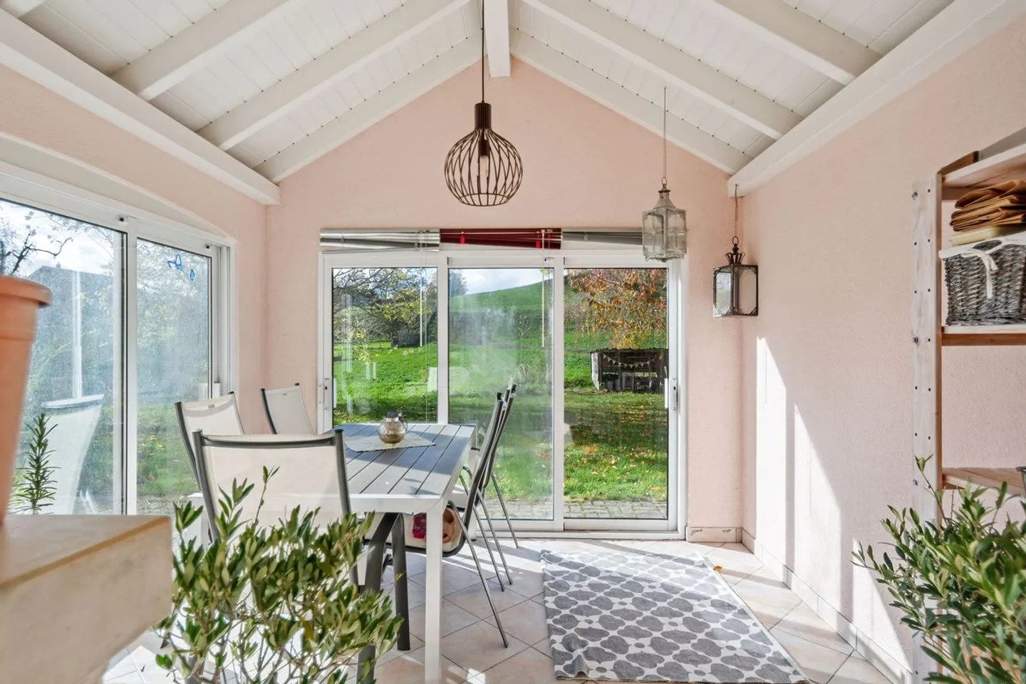 Detached house in a green and quiet setting - Photo 4 of 13