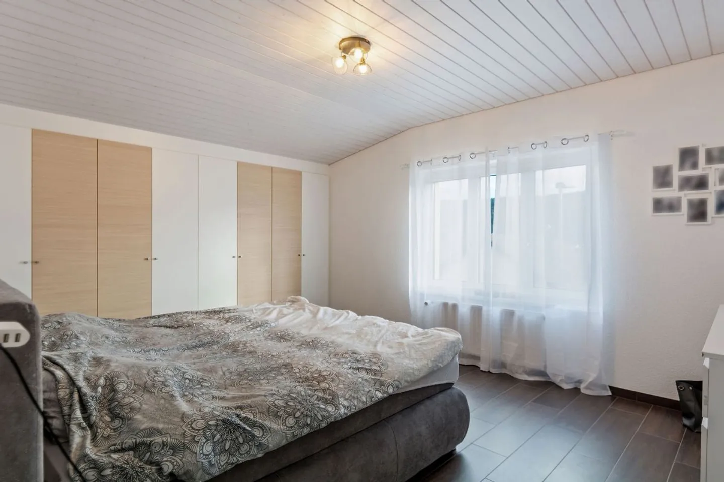 House with two apartments and 7 garages - Photo 10 of 13