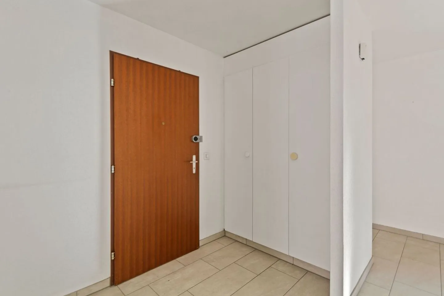 Charmante und geräumige 4.5-Zimmer-Eigentumswohnung mit Balkon, Gemeinschaftsgarten und 3 Parkplätzen - Foto 11 von 13