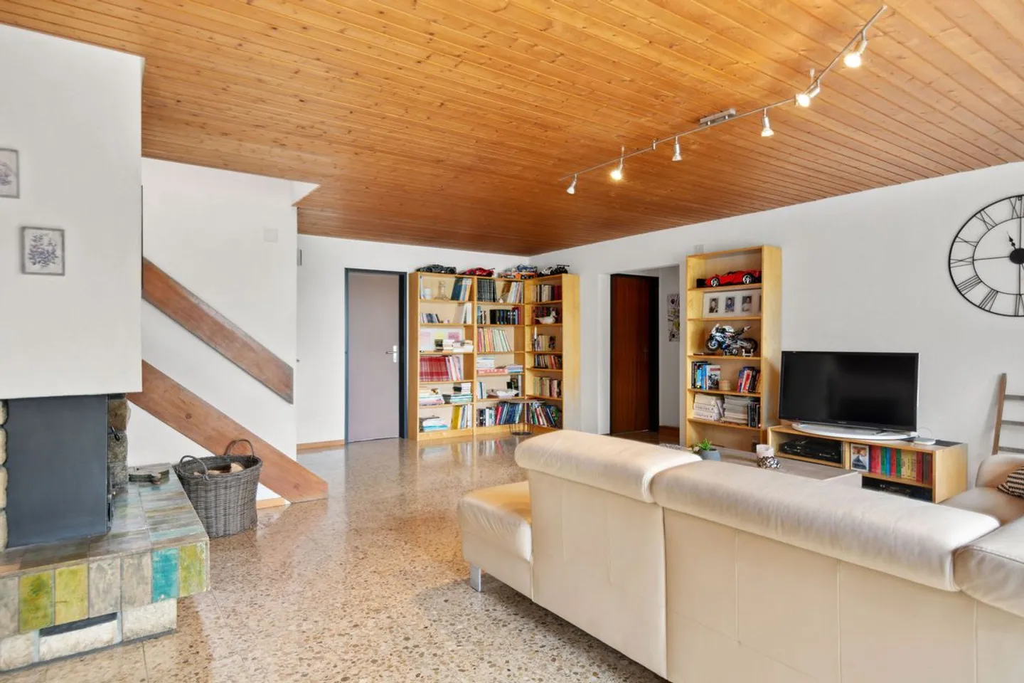House with apartment and workshop/garage - Photo 7 of 13