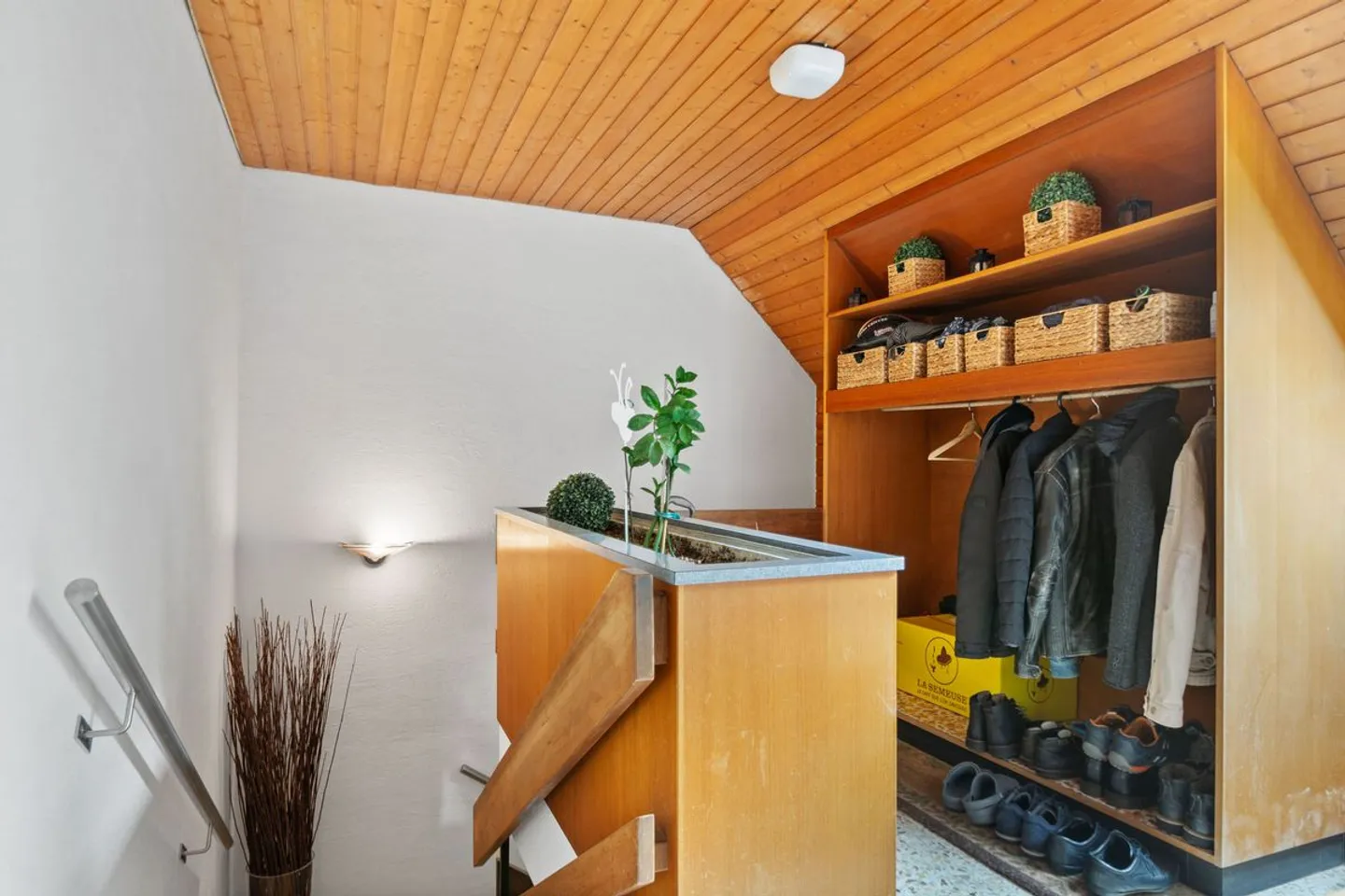 House with apartment and workshop/garage - Photo 2 of 13