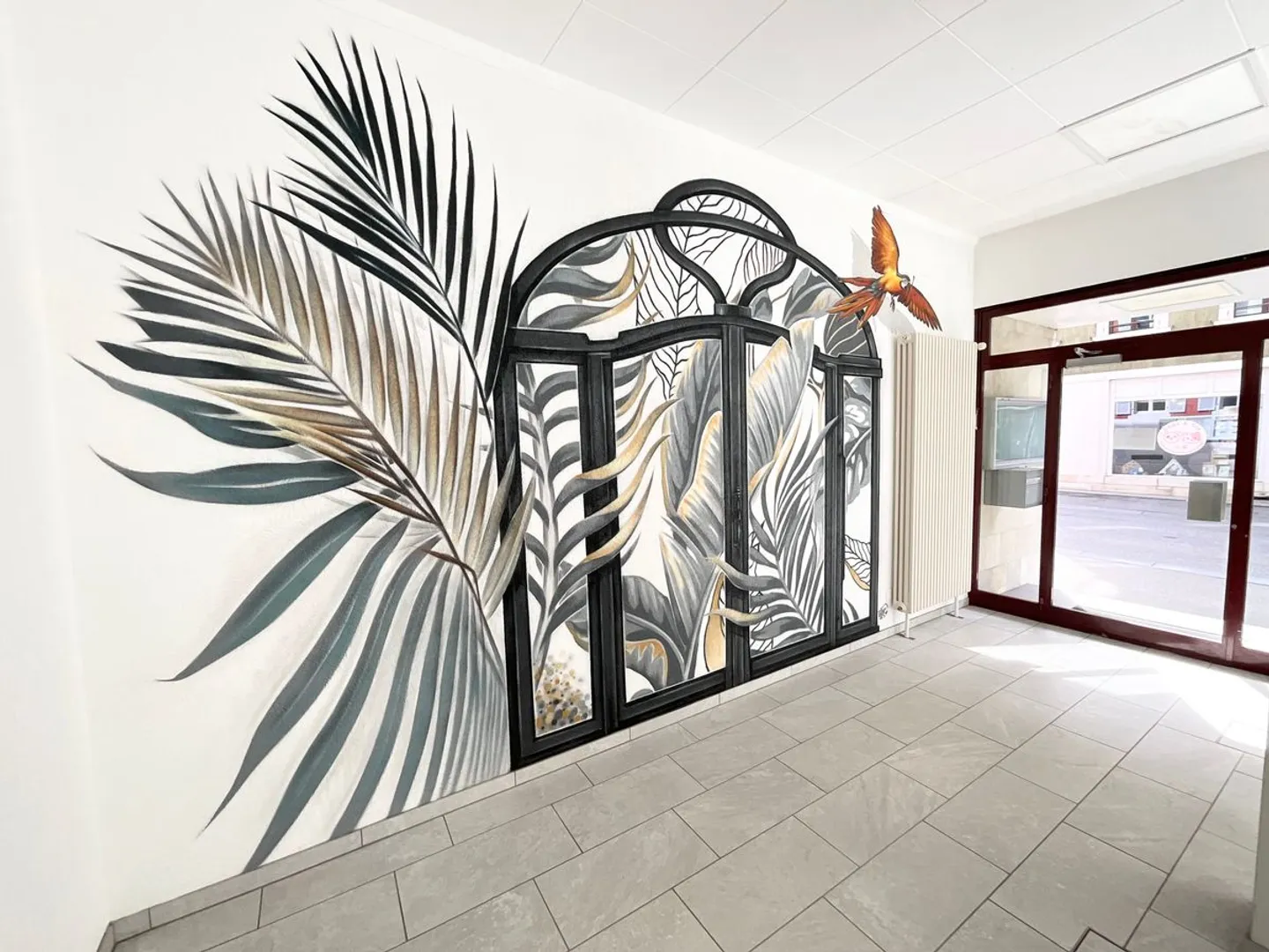 Commercial space with large window - Photo 1 of 7