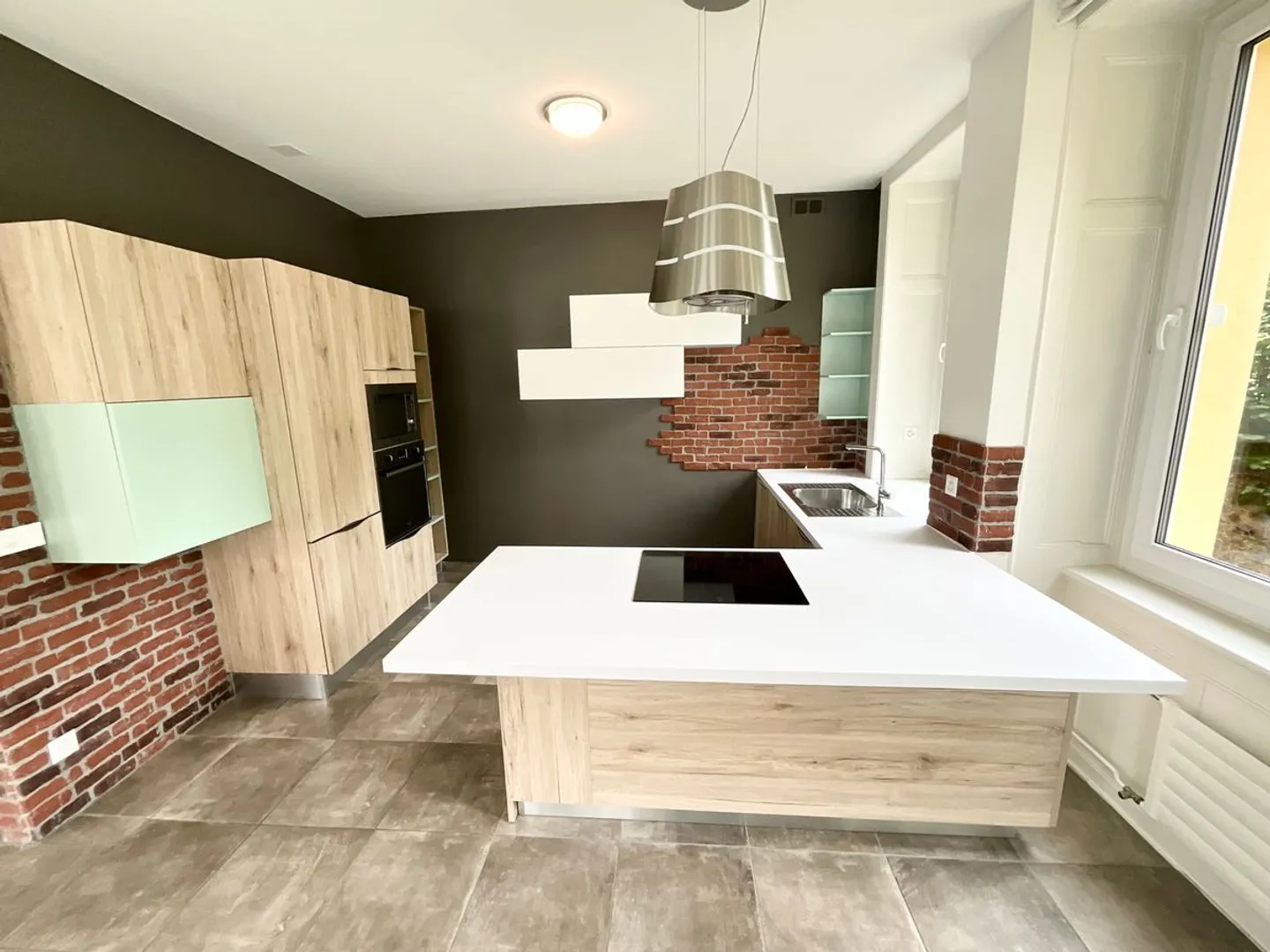 Spazioso loft di 5.5 stanze di 180 m2 pieno di fascino! - Foto 2 di 12
