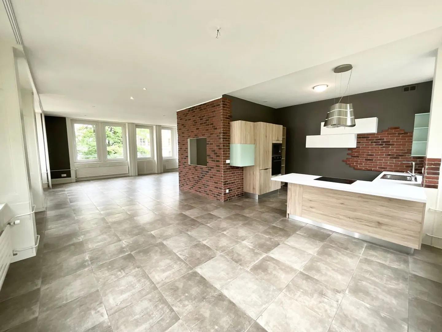 Spazioso loft di 5.5 stanze di 180 m2 pieno di fascino! - Foto 3 di 12