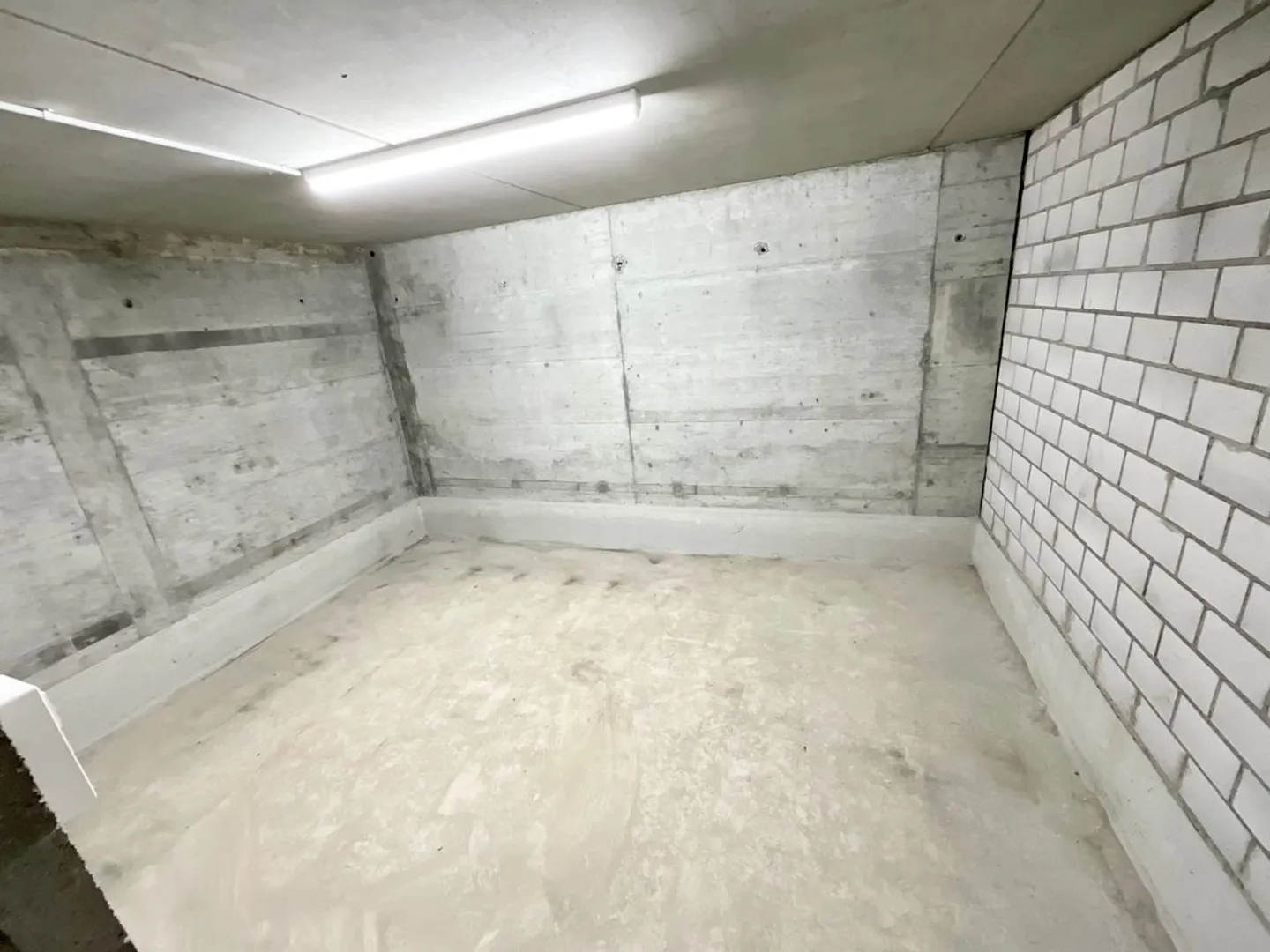 Local - 16m2 Storage - Photo 1 of 1