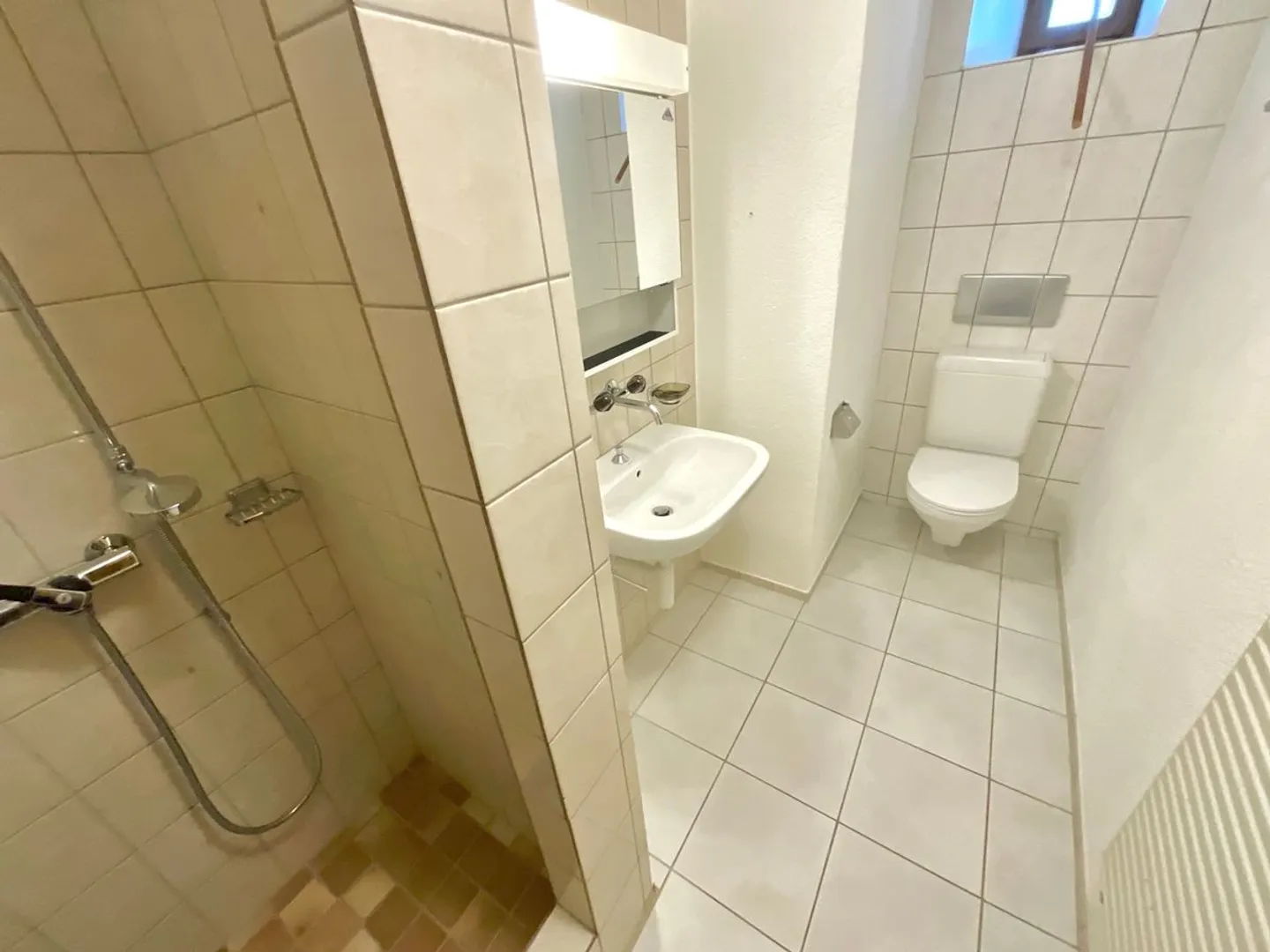 Bel appartement de 4 pièces au rez-de-chaussée - Photo 5 sur 6