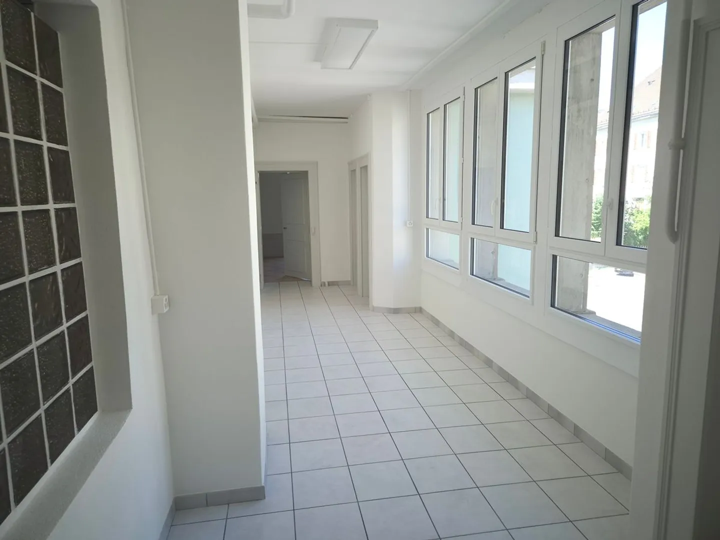 Très grand appartement de 7.5 pièces - Photo 3 sur 13
