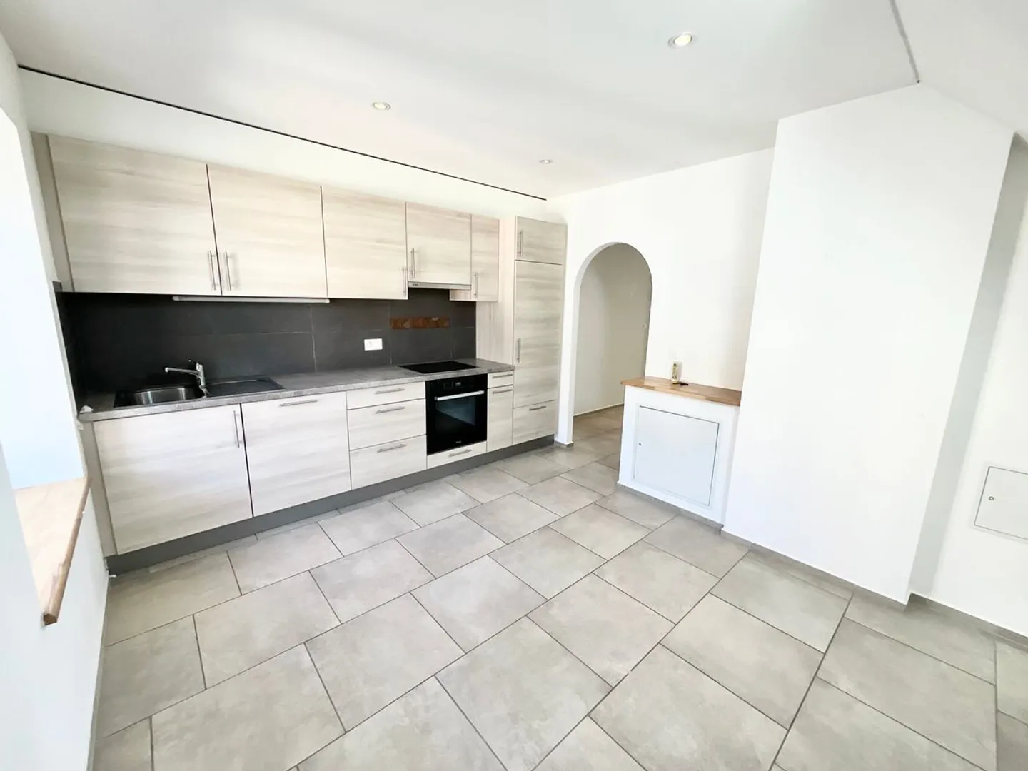 Appartamento di 3 stanze al 3° e ultimo piano - balcone esposto a sud e grande spazio esterno comune - Foto 3 di 11