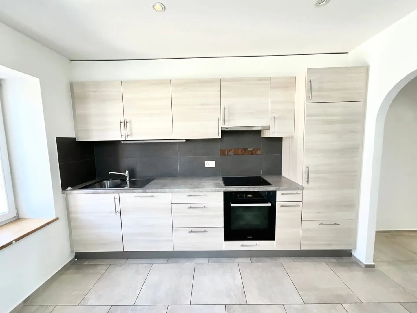 Appartamento di 3 stanze al 3° e ultimo piano - balcone esposto a sud e grande spazio esterno comune - Foto 4 di 11