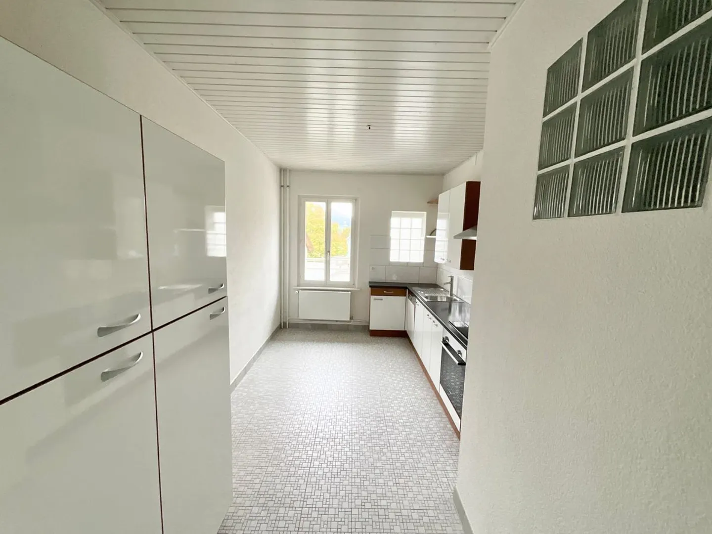 Appartement de 3.5 pièces avec balcon et cheminée - Photo 2 sur 10