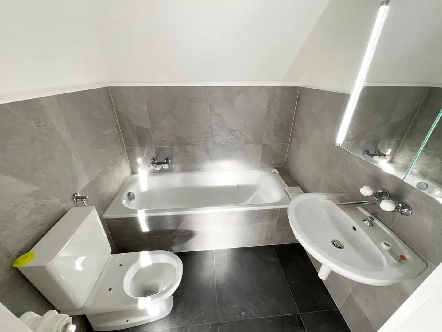 Magnifique appartement de 3 pièces rénové - Photo 3 sur 4