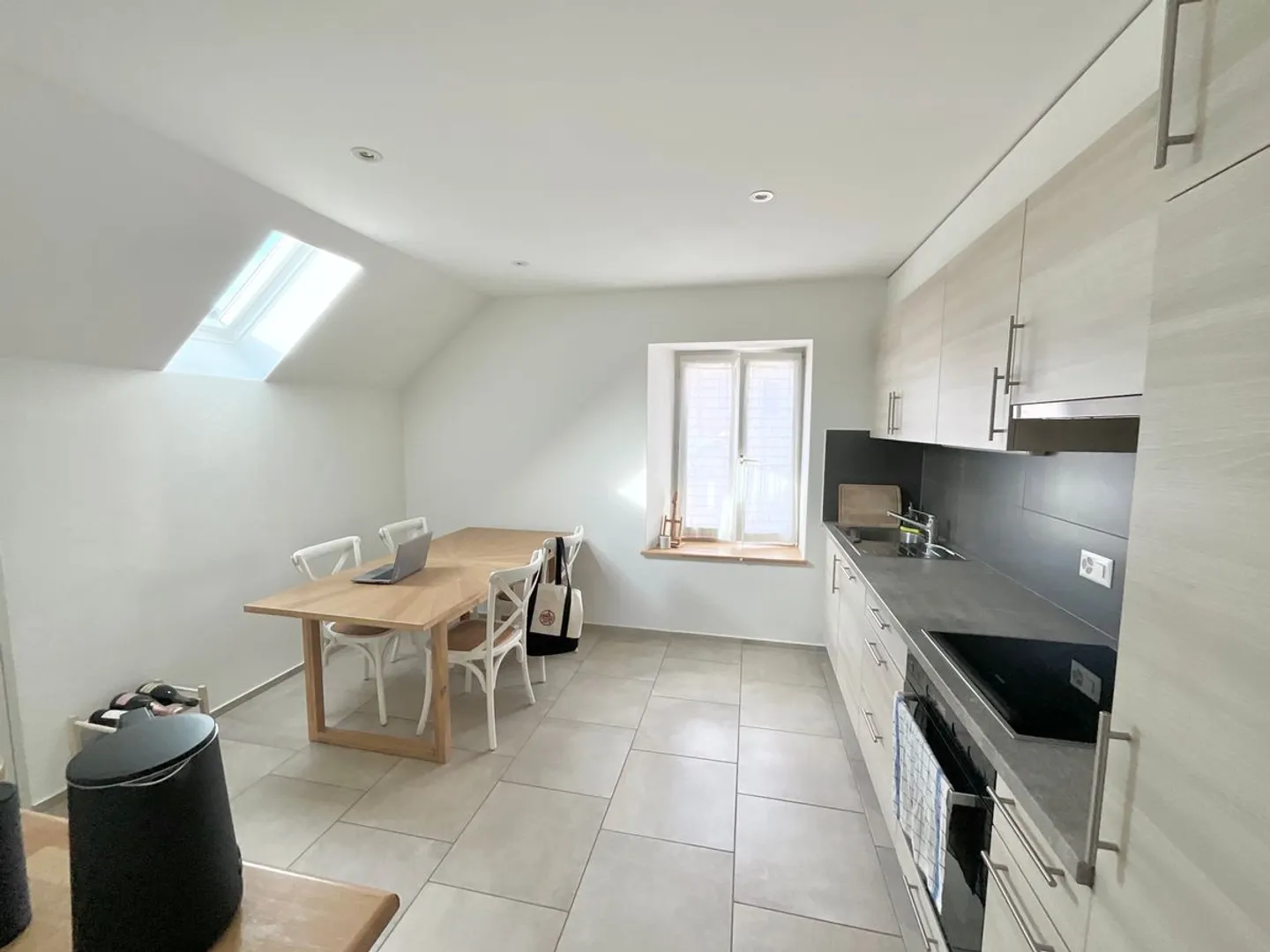 Appartamento di 3 stanze al 3° e ultimo piano - balcone esposto a sud e grande spazio esterno comune - Foto 1 di 11