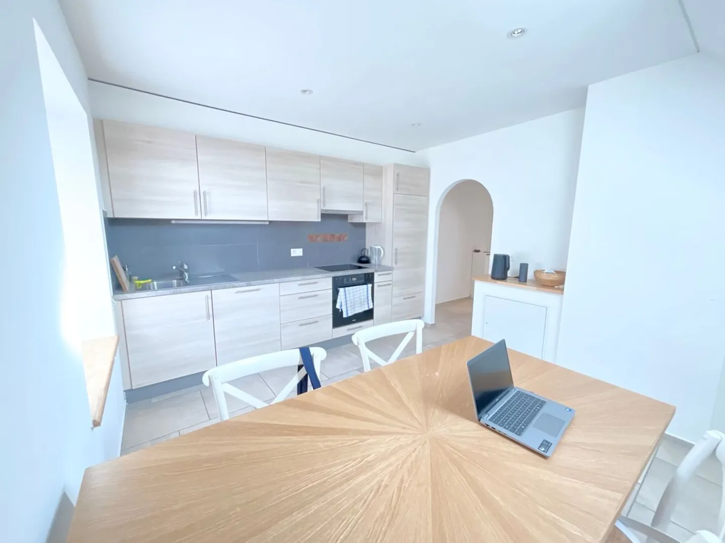 Appartamento di 3 stanze al 3° e ultimo piano - balcone esposto a sud e grande spazio esterno comune - Foto 2 di 11