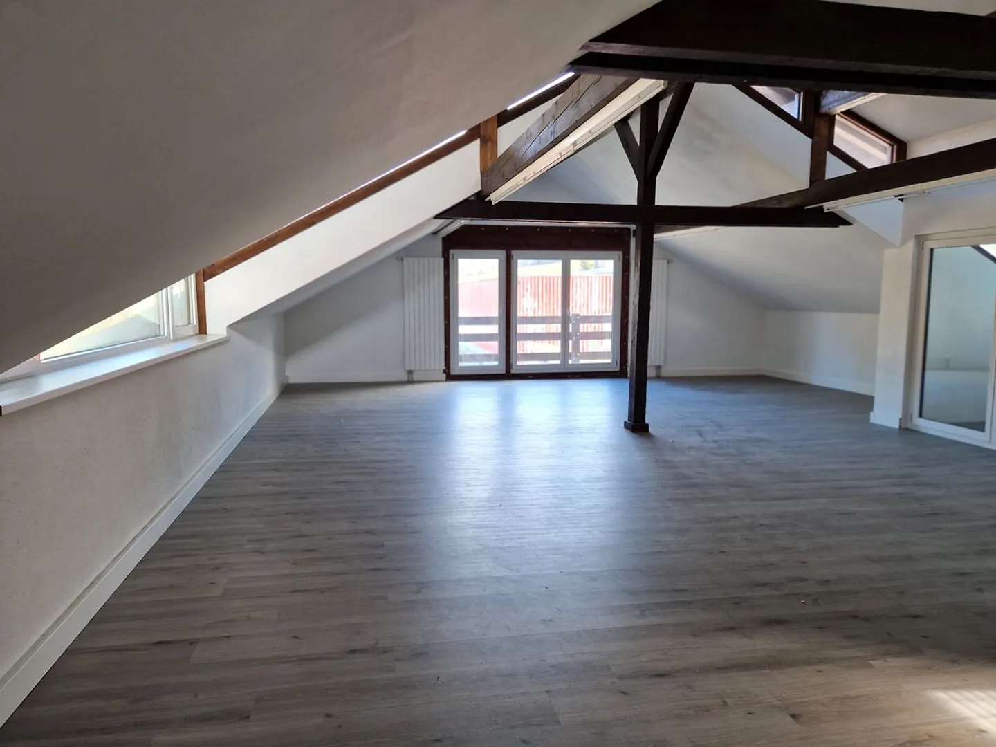 Spazio Commerciale con Visibilità - Foto 3 di 11