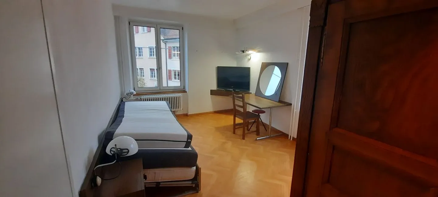 Beautiful furnished room with private bathroom - Photo 2 of 4