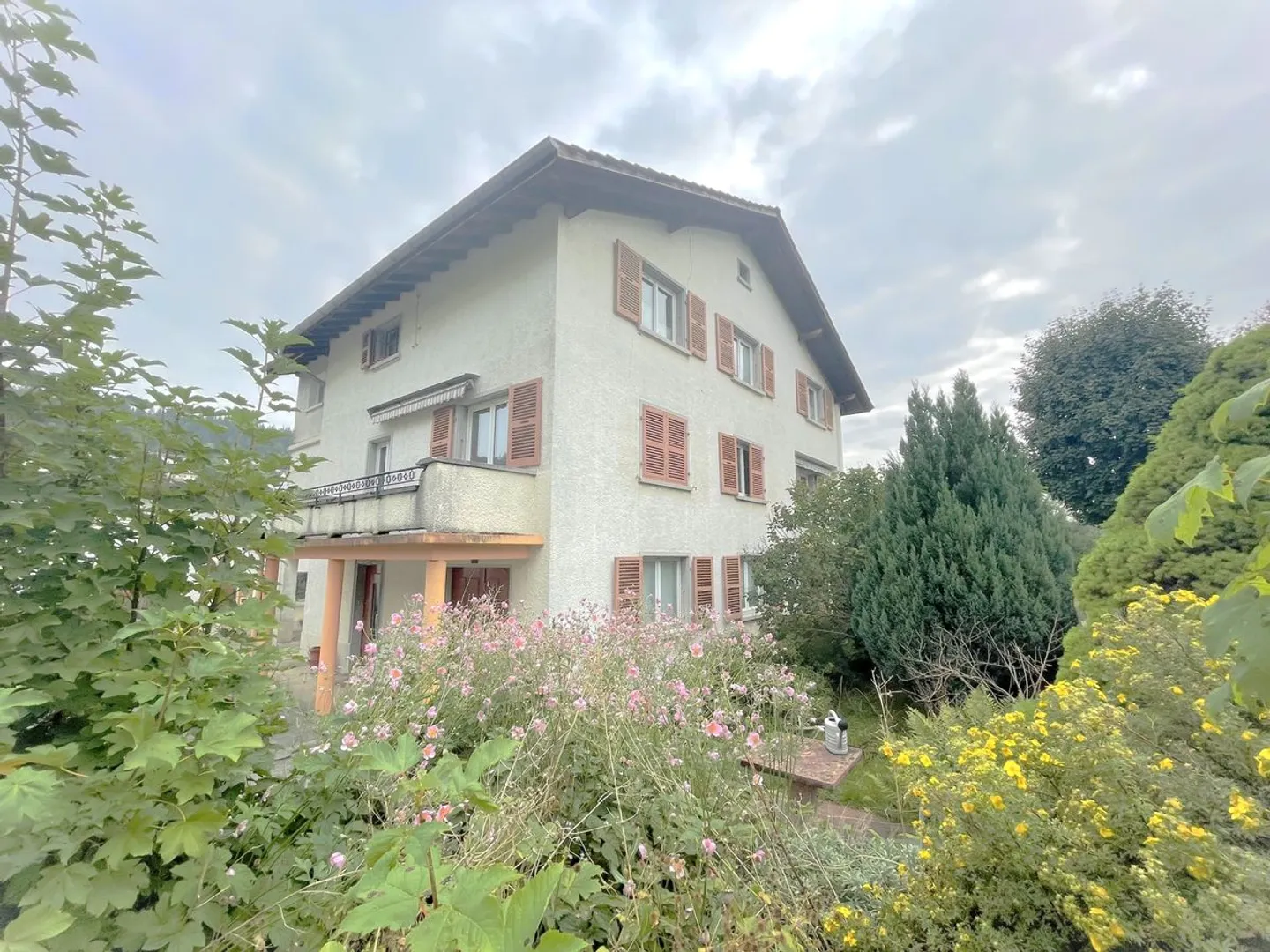 Casa indipendente con due appartamenti - Foto 3 di 13