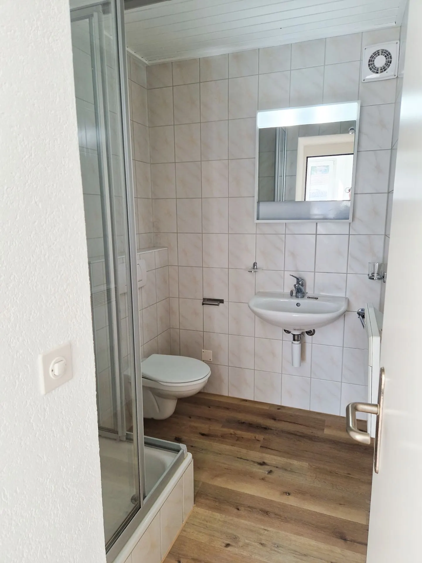 2.5-room apartment with new kitchen - Photo 3 of 4