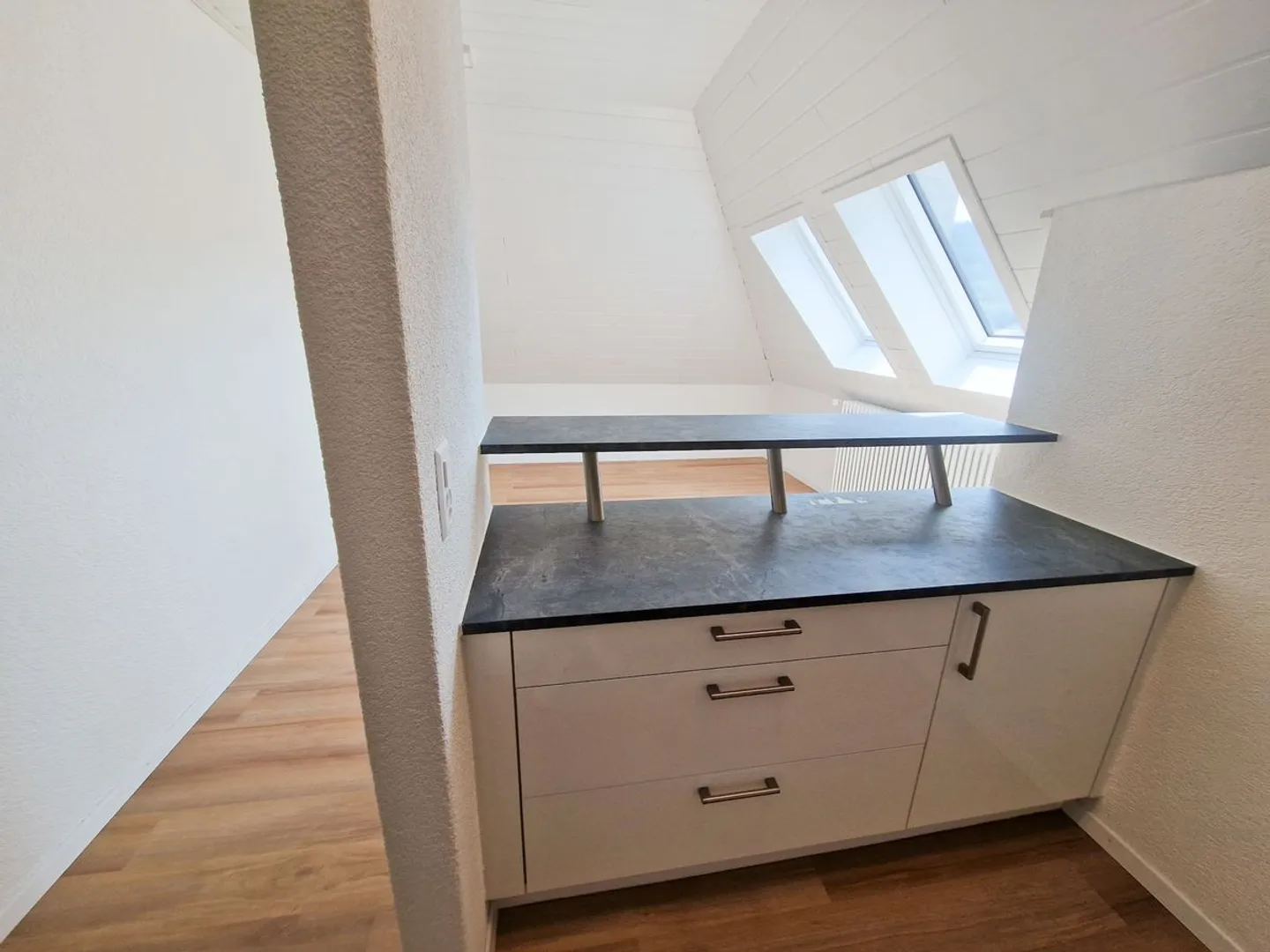 Charmant appartement mansardé de 2,5 pièces - Photo 2 of 8
